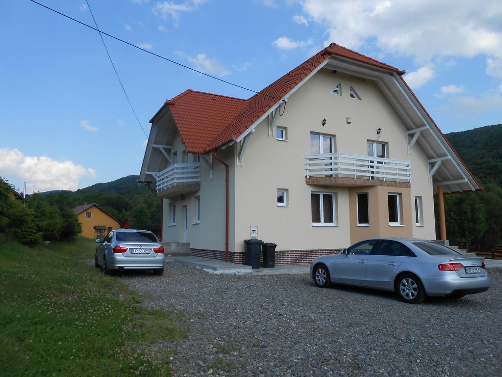 Halasto Pension Praid Exterior foto