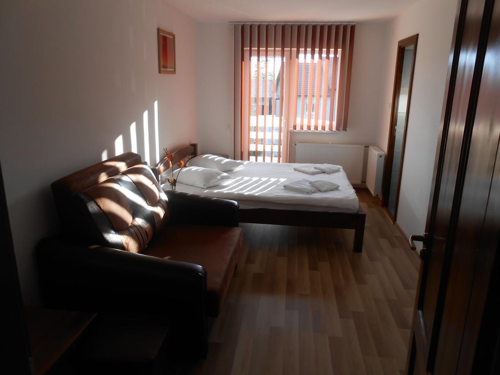 Halasto Pension Praid Exterior foto