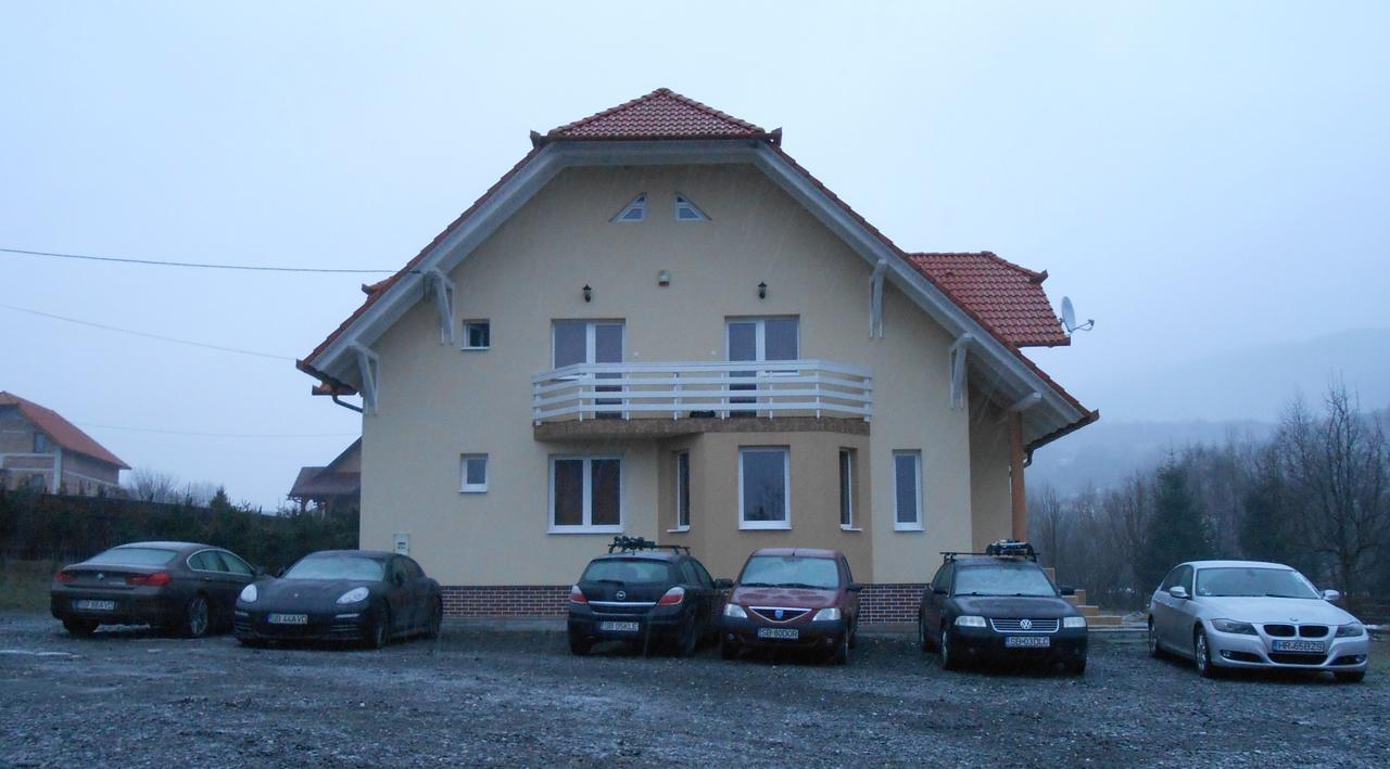 Halasto Pension Praid Exterior foto